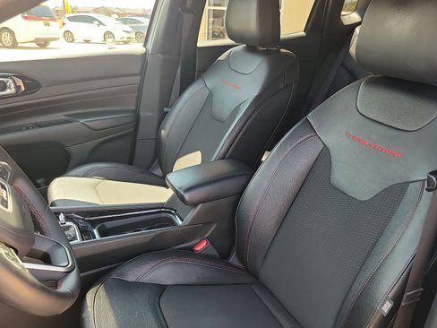 Used 2024 Jeep Compass Trailhawk AWD/4WD image 11