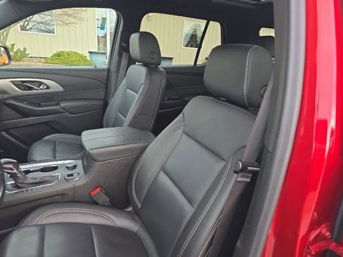 Used 2022 Chevrolet Traverse LT w/ LT Premium Package image 17
