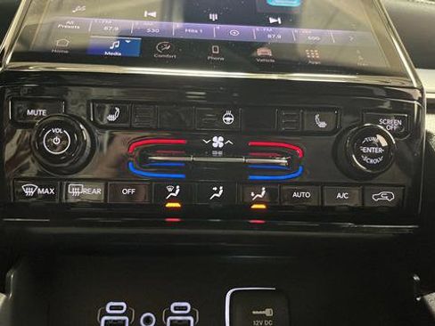 Used 2024 Jeep Grand Cherokee L Limited w/ Black Appearance Package image 22