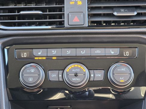 Used 2024 Volkswagen Taos SE image 20