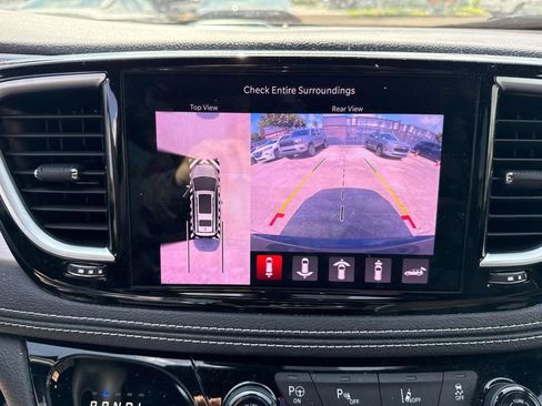 Used 2023 Chrysler Pacifica Limited w/ S Appearance Package FWD image 27