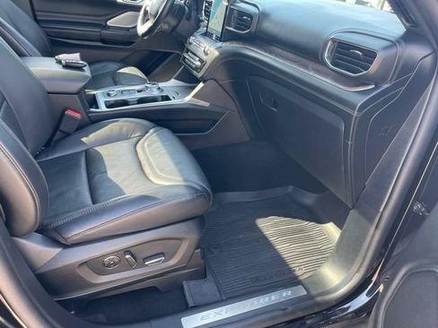 Used 2020 Ford Explorer Platinum w/ Premium Technology Package AWD/4WD image 37