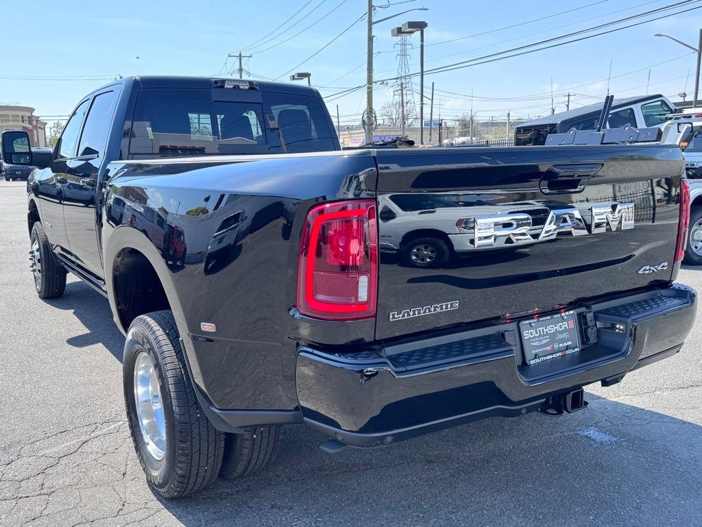 Used 2025 RAM 3500 Limited AWD/4WD image 5