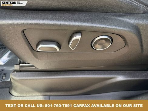 Used 2025 GMC Yukon Denali w/ Sun & Power Step Package image 36