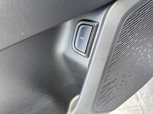 Certified 2025 Chevrolet Equinox LT w/ Convenience Package II image 11