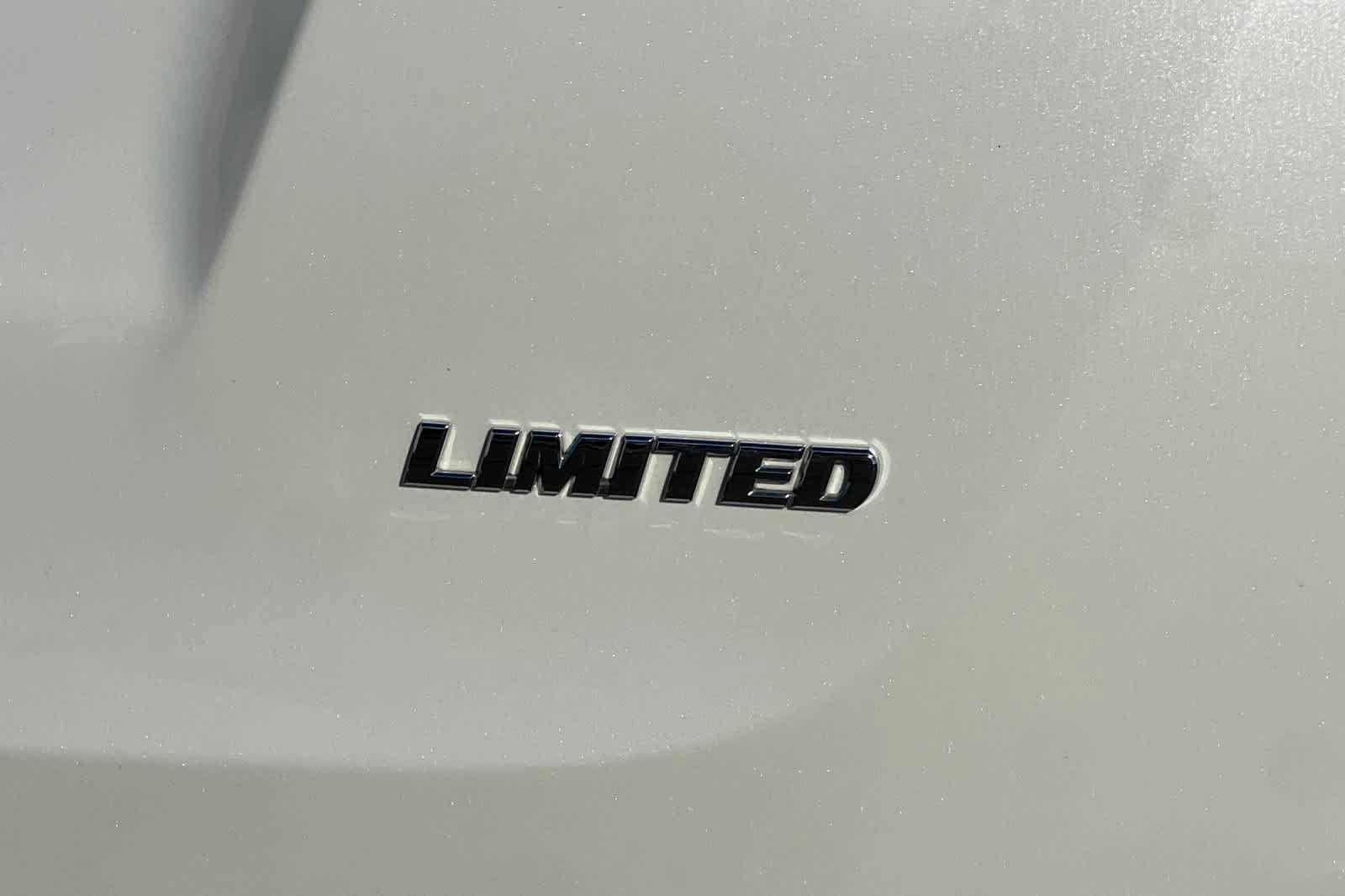 Used 2015 Toyota RAV4 Limited w/ Technology Package FWD image 32