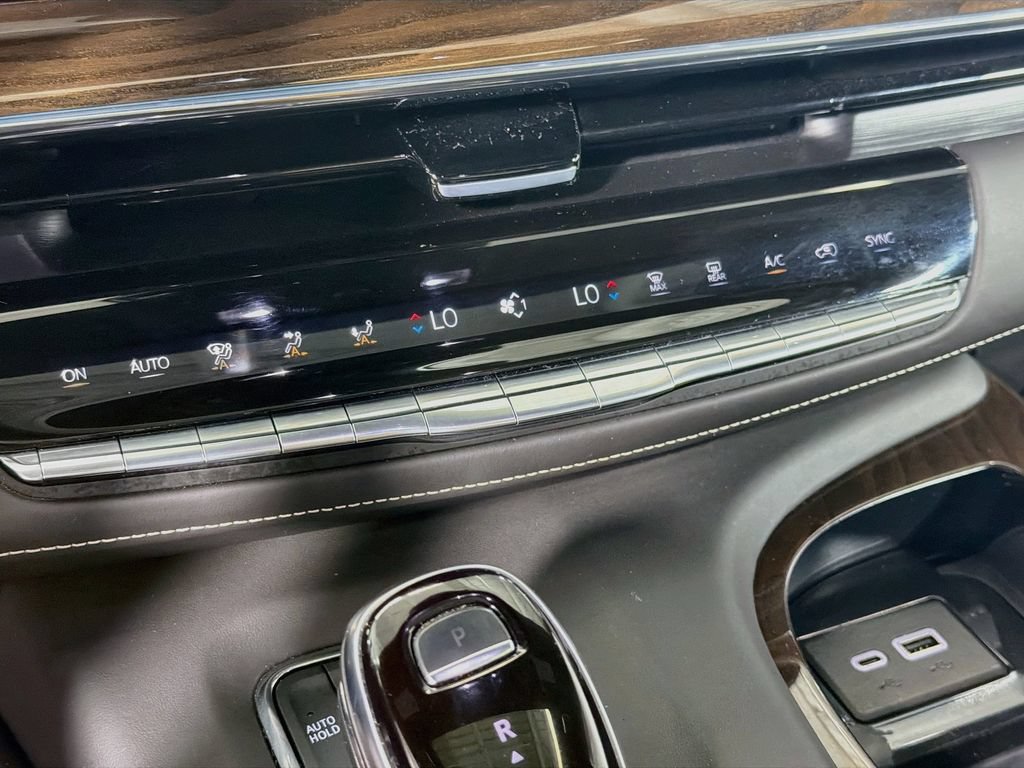 Used 2024 Cadillac Escalade Sport Platinum w/ LPO, ONYX Package AWD/4WD image 16