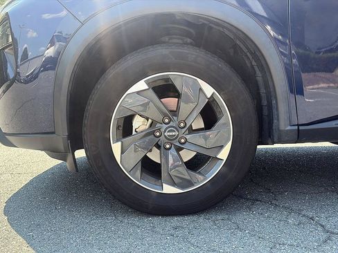 Certified 2025 Nissan Rogue SV AWD/4WD image 9