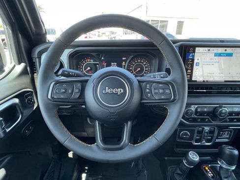 Used 2024 Jeep Gladiator Sport AWD/4WD image 20