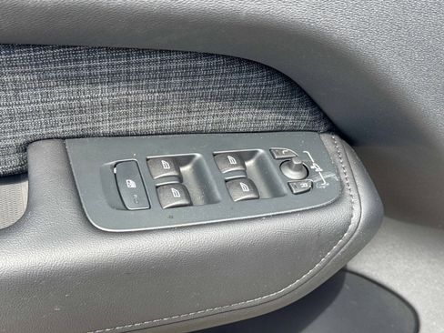 Certified 2025 Volvo XC60 B5 Core w/ Protection Package Premier image 15