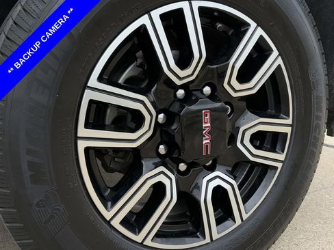 Used 2022 GMC Sierra 2500 AT4 w/ AT4 Premium Plus Package AWD/4WD image 11