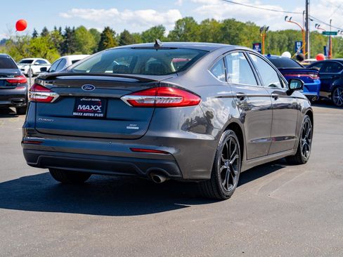 Used 2019 Ford Fusion SE w/ Equipment Group 151A FWD image 9