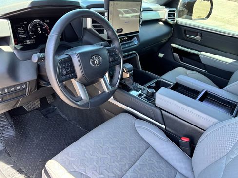 Used 2025 Toyota Tundra Limited AWD/4WD image 16
