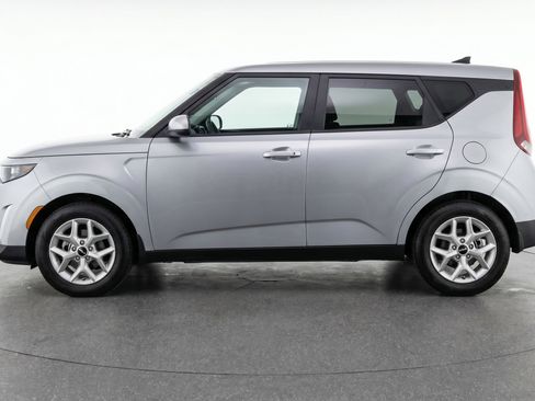 Used 2025 Kia Soul LX w/ LX Technology Package image 5