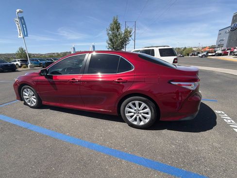 Used 2018 Toyota Camry LE FWD image 2