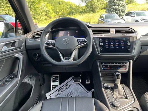 Certified 2024 Volkswagen Tiguan SE R-Line AWD/4WD image 21