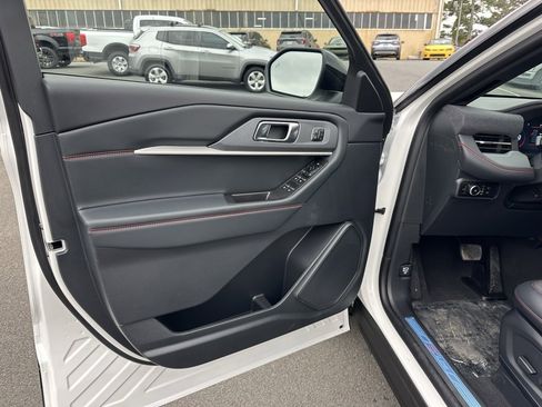 New 2026 Ford Explorer ST-Line w/ ST-Line Street Pack image 13