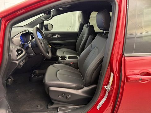 New 2026 Chrysler Pacifica Select image 14