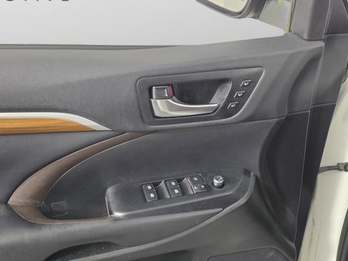Used 2019 Toyota Highlander Limited image 26