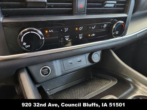 Used 2023 Nissan Rogue S image 30