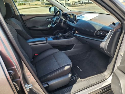 Used 2022 Nissan Rogue SV image 12