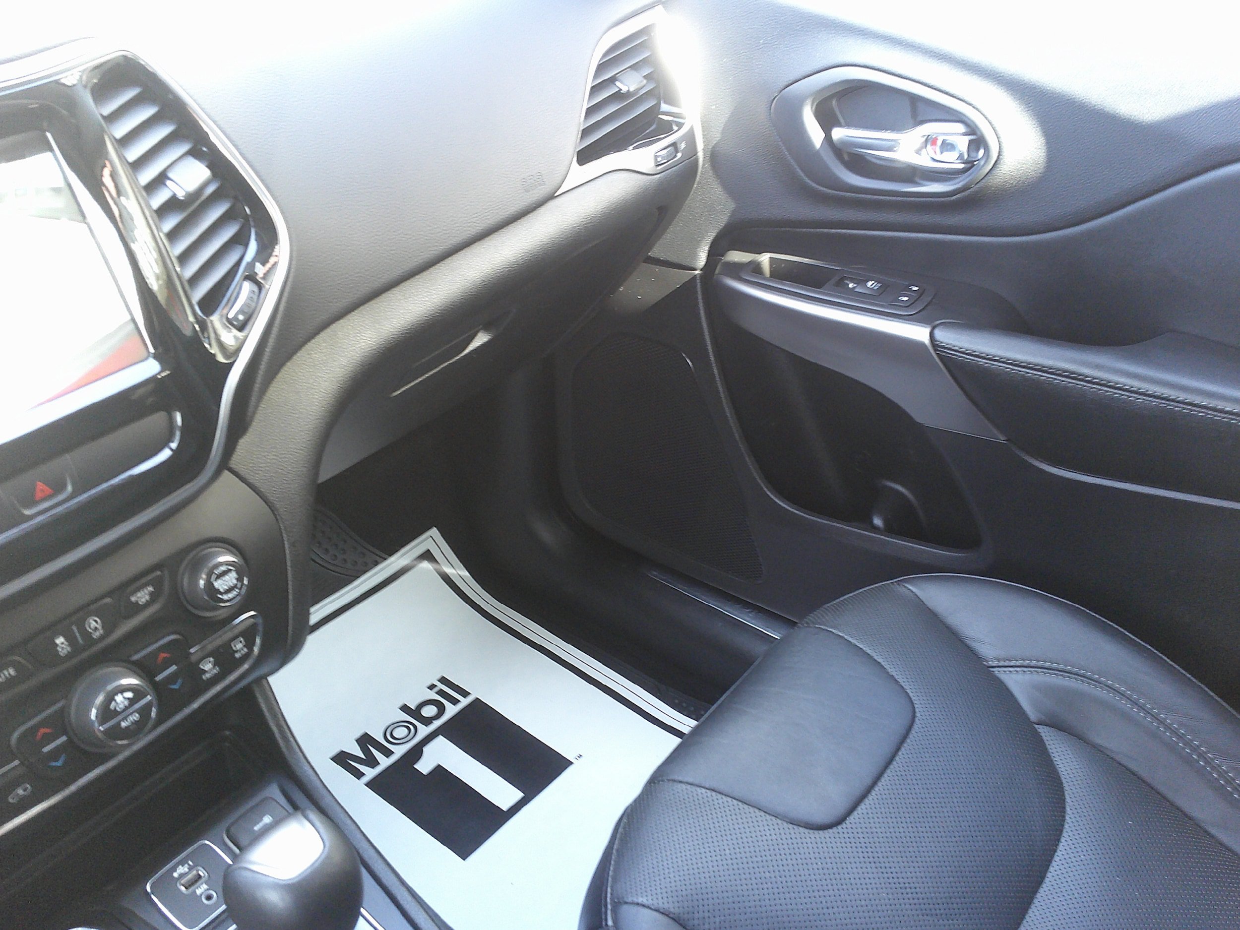 Used 2019 Jeep Cherokee Limited AWD/4WD image 27