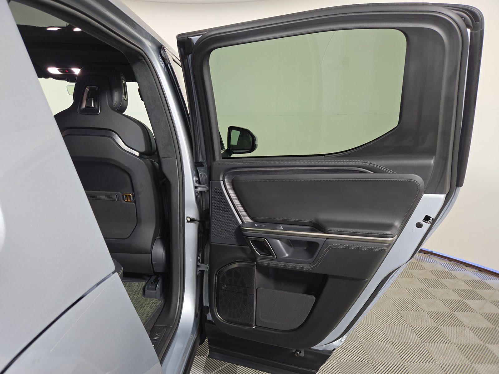 Used 2023 Rivian R1T Adventure Dual AWD/4WD image 19