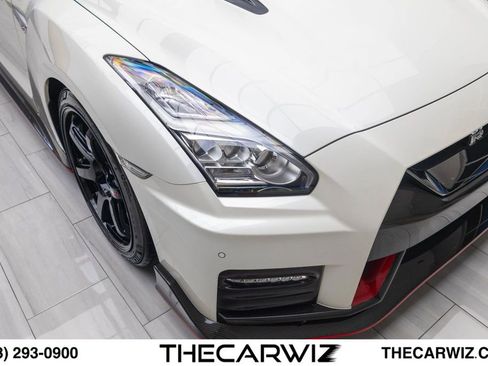 Used 2018 Nissan GT-R NISMO AWD/4WD image 2