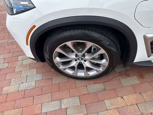 Used 2025 BMW X5 xDrive50e image 10