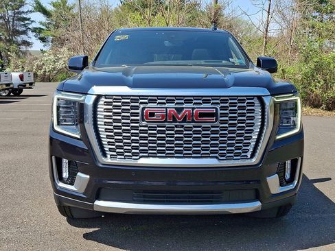 Certified 2022 GMC Yukon Denali w/ Denali Premium Package AWD/4WD image 2