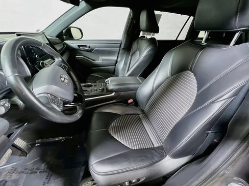 Used 2021 Toyota Highlander XSE AWD/4WD image 18