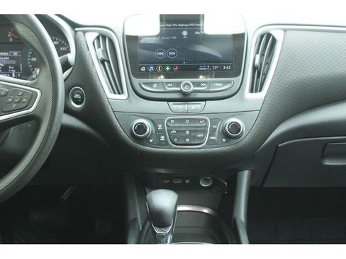 Used 2022 Chevrolet Malibu LT image 17