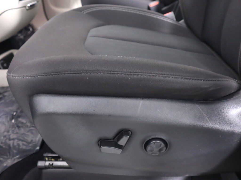 Used 2021 Chrysler Voyager LX w/ Cold Weather Group FWD image 27