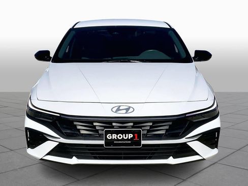 Used 2025 Hyundai Elantra Sport image 3