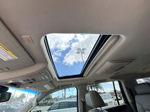 Used 2018 Chevrolet Suburban Premier image 28