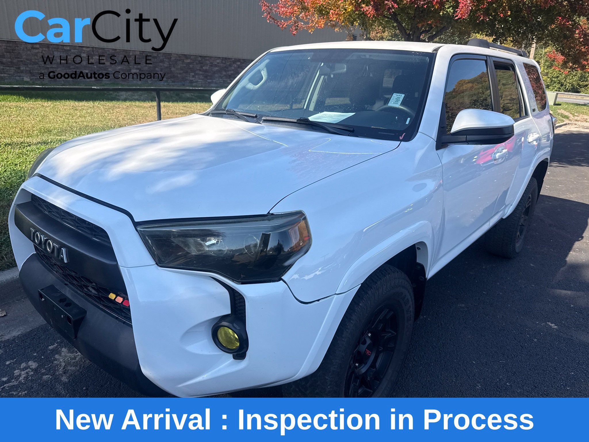 Used 2018 Toyota 4Runner SR5 AWD/4WD image 1
