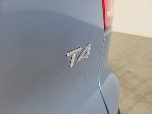 Used 2021 Volvo XC40 T4 R-Design w/ Climate Package FWD image 9