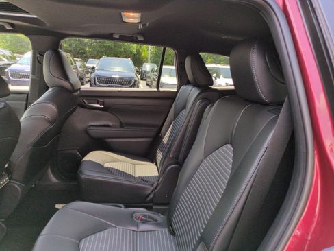 Used 2021 Toyota Highlander XSE AWD/4WD image 26