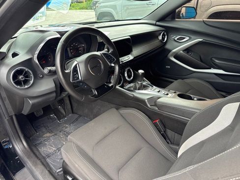 Used 2023 Chevrolet Camaro LT w/ Technology Package image 9