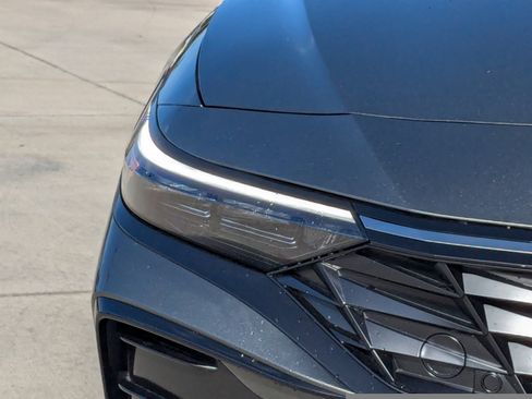 Certified 2025 Hyundai Elantra SEL image 7