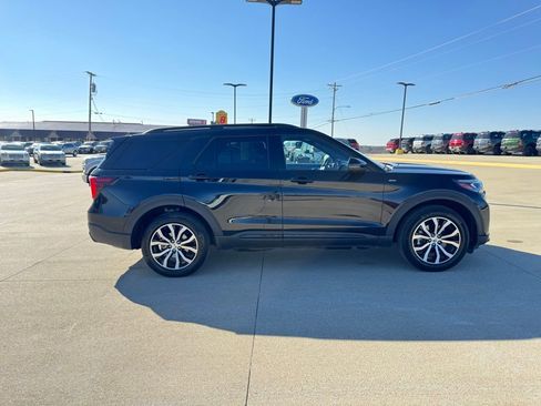 Certified 2025 Ford Explorer ST-Line image 3
