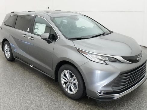 New 2026 Toyota Sienna Limited FWD image 13