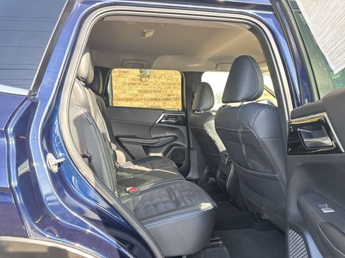 Used 2022 Mitsubishi Outlander SE image 14