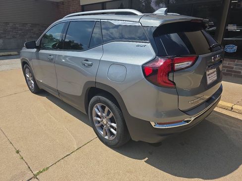 Used 2024 GMC Terrain SLT FWD image 4