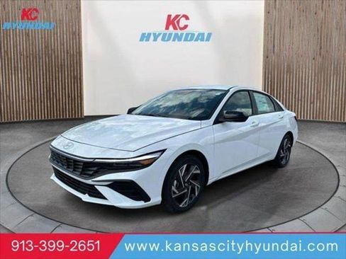 New 2025 Hyundai Elantra SEL image 1