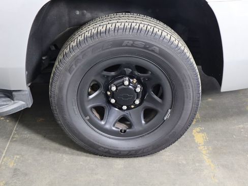 Used 2019 Chevrolet Tahoe 2WD w/ Enhanced Driver Alert Package image 38