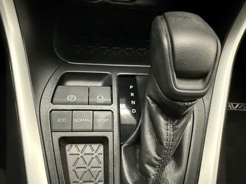 Used 2020 Toyota RAV4 XLE w/ Convenience Package image 24