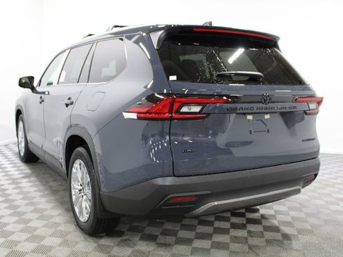 New 2026 Toyota Grand Highlander Platinum image 11