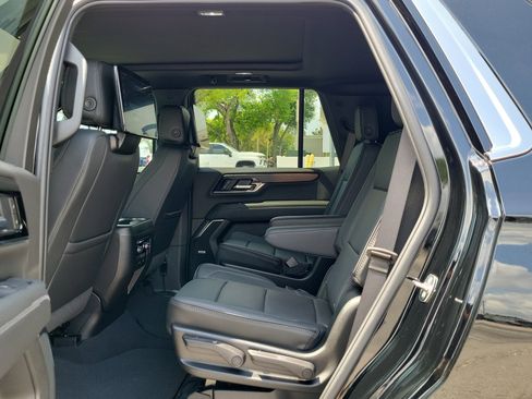 Used 2026 GMC Yukon Denali w/ Denali Reserve Package AWD/4WD image 14