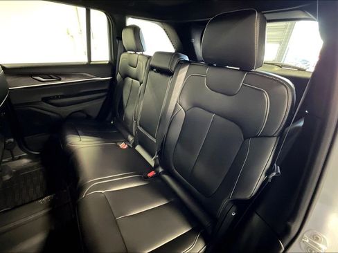 New 2025 Jeep Grand Cherokee Limited image 26